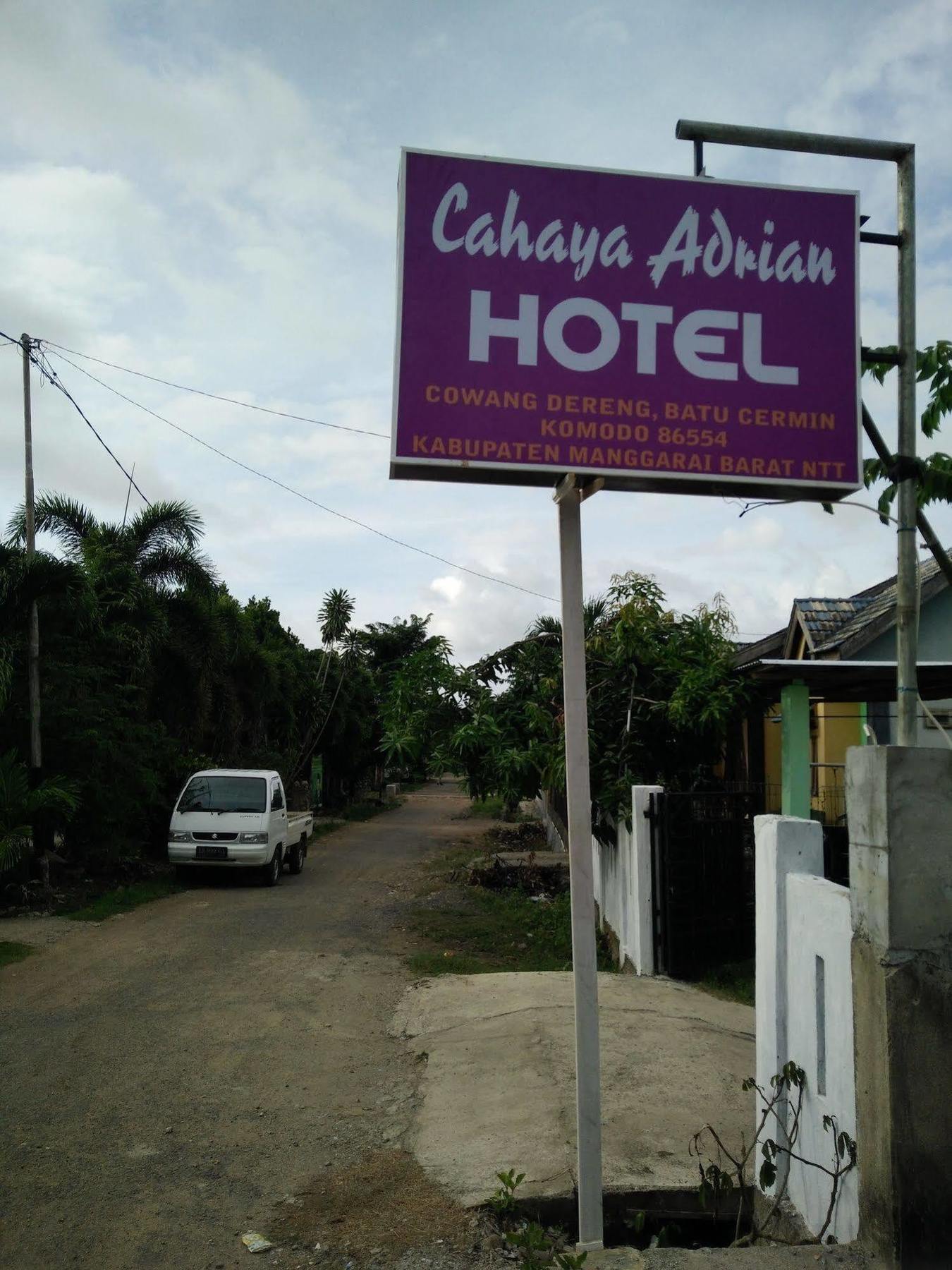 Cahaya Adrian Near Komodo Airport Лабуан Баджо Екстериор снимка
