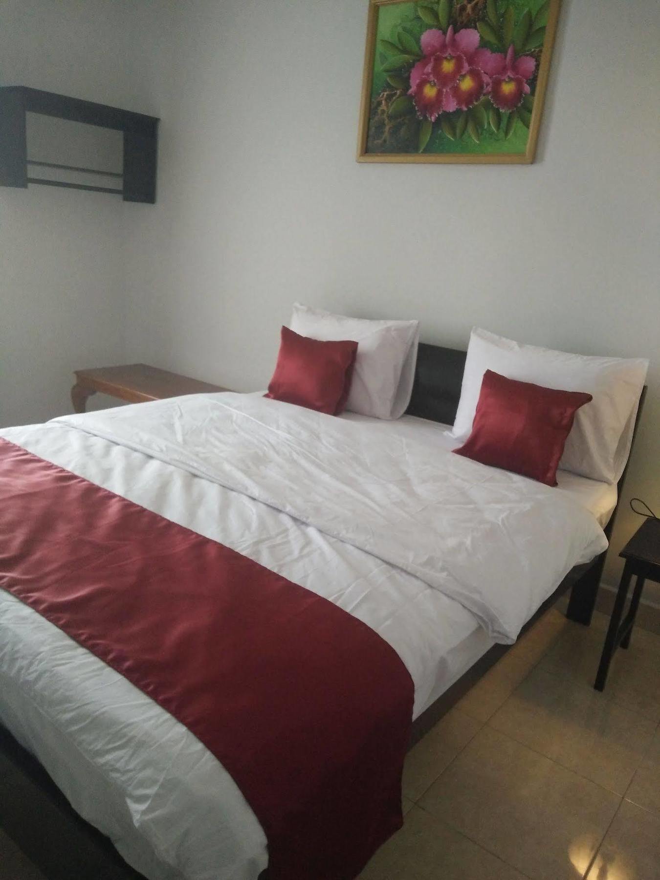 Cahaya Adrian Near Komodo Airport Лабуан Баджо Екстериор снимка
