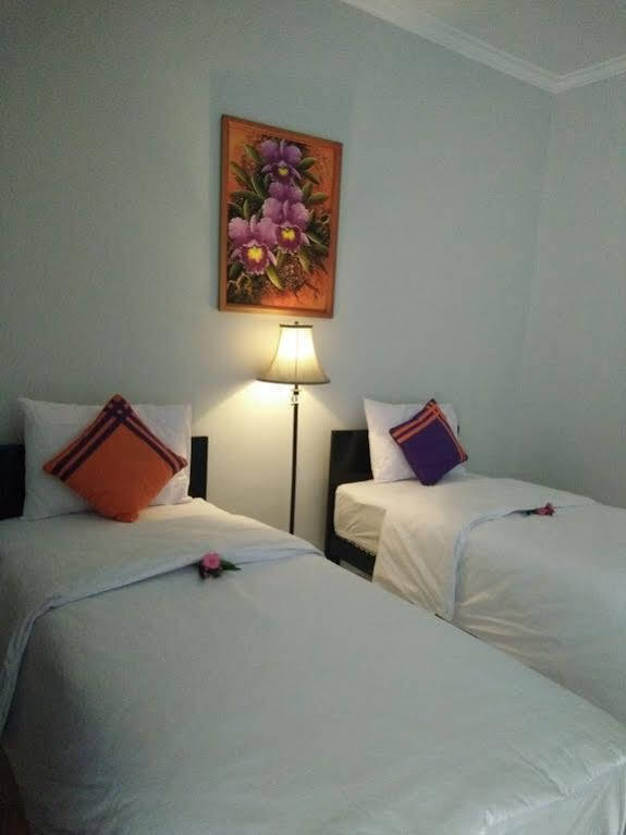 Cahaya Adrian Near Komodo Airport Лабуан Баджо Екстериор снимка